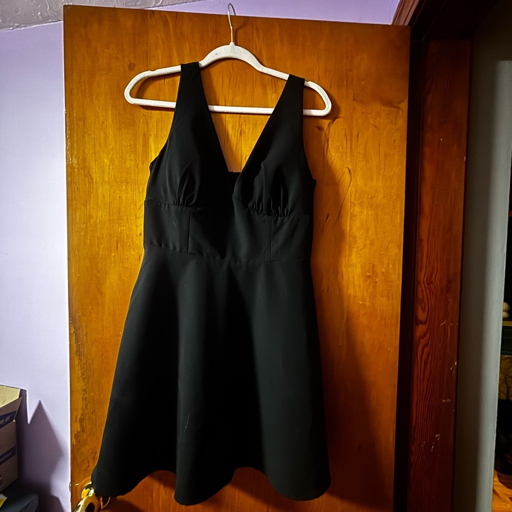 Chic Black V-Neck Mini Dress